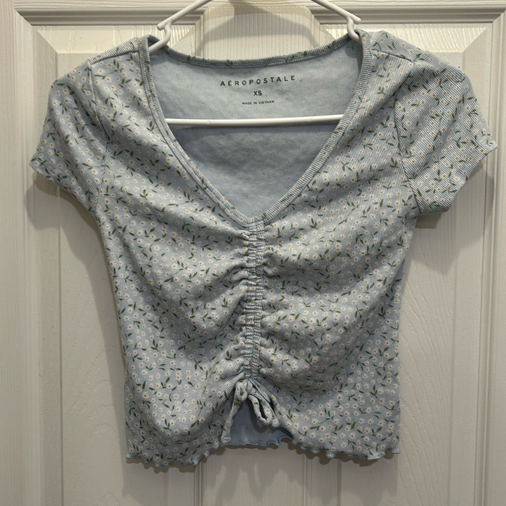 AEROPOSTALE Blue Floral Print Low Cut Cropped Shirt SIZE: X SMALL